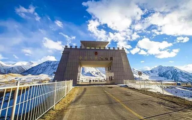 烏魯木齊集合8日南疆落地自駕游：帕米爾-獨庫公路-喀什-巴音郭楞8日落地自駕游（含機(jī)票）
