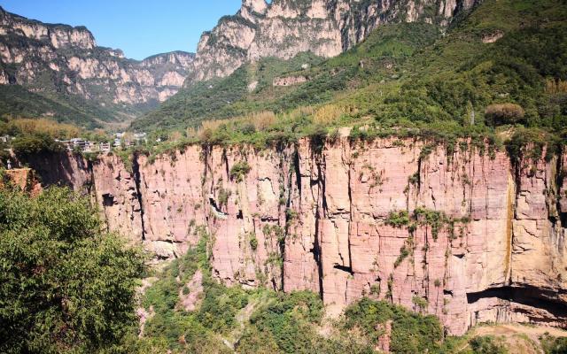 全國(guó)出發(fā)西安集合穿越掛壁公路：掛壁公路-地坑院-少林寺-皇城相府-司徒小鎮(zhèn)打鐵花7日自駕游